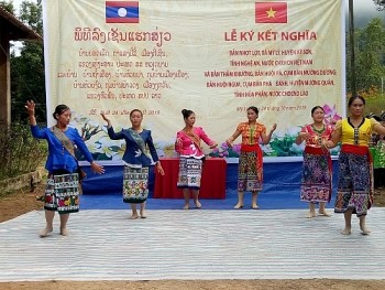 gap nhung nguoi xay nen mong cho tinh huu nghi tren tuyen bien gioi