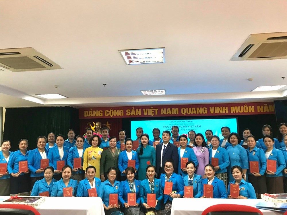 Bồi dưỡng cho 35 cán bộ hội liên hiệp phụ nữ Lào