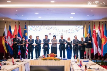 ASEAN thảo luận và cho ý kiến về khoảng 100 văn kiện