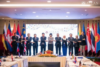 asean thao luan va cho y kien ve khoang 100 van kien