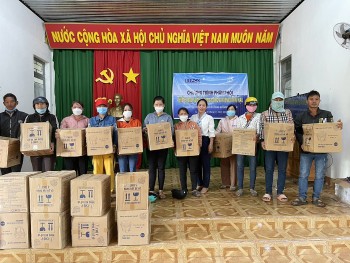 Gia Lai tặng 1.000 bình lọc nước cho hội viên phụ nữ nghèo ở huyện Chư Pưh