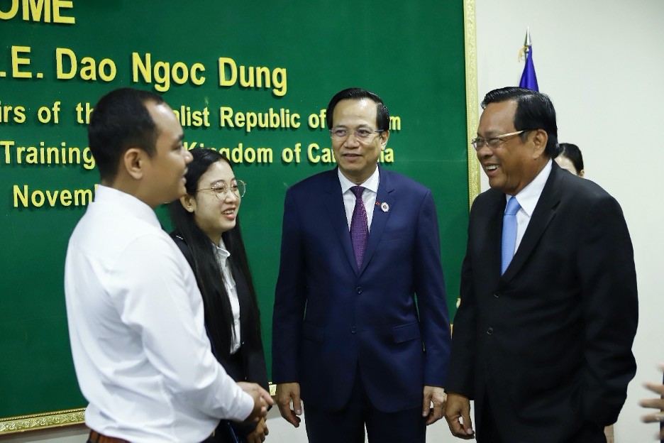 Việt Nam - Campuchia thúc đẩy triển khai nhanh thoả thuận hợp tác về lao động