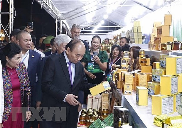 Chủ tịch nước Nguyễn Xuân Phúc: Nâng tầm giá trị cây sâm Việt Nam | Kinh doanh | Vietnam+ (VietnamPlus)