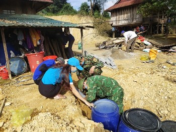 mon qua dac biet cua bo doi bien phong tang dan ban