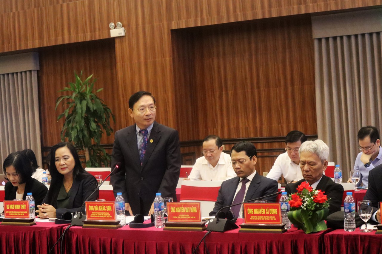 Phó Chủ tịch Hội hữu nghị Việt Nam - Nhật Bản Bùi Khắc Sơn phát biểu tại cuộc họp (Ảnh: Thành Luân).