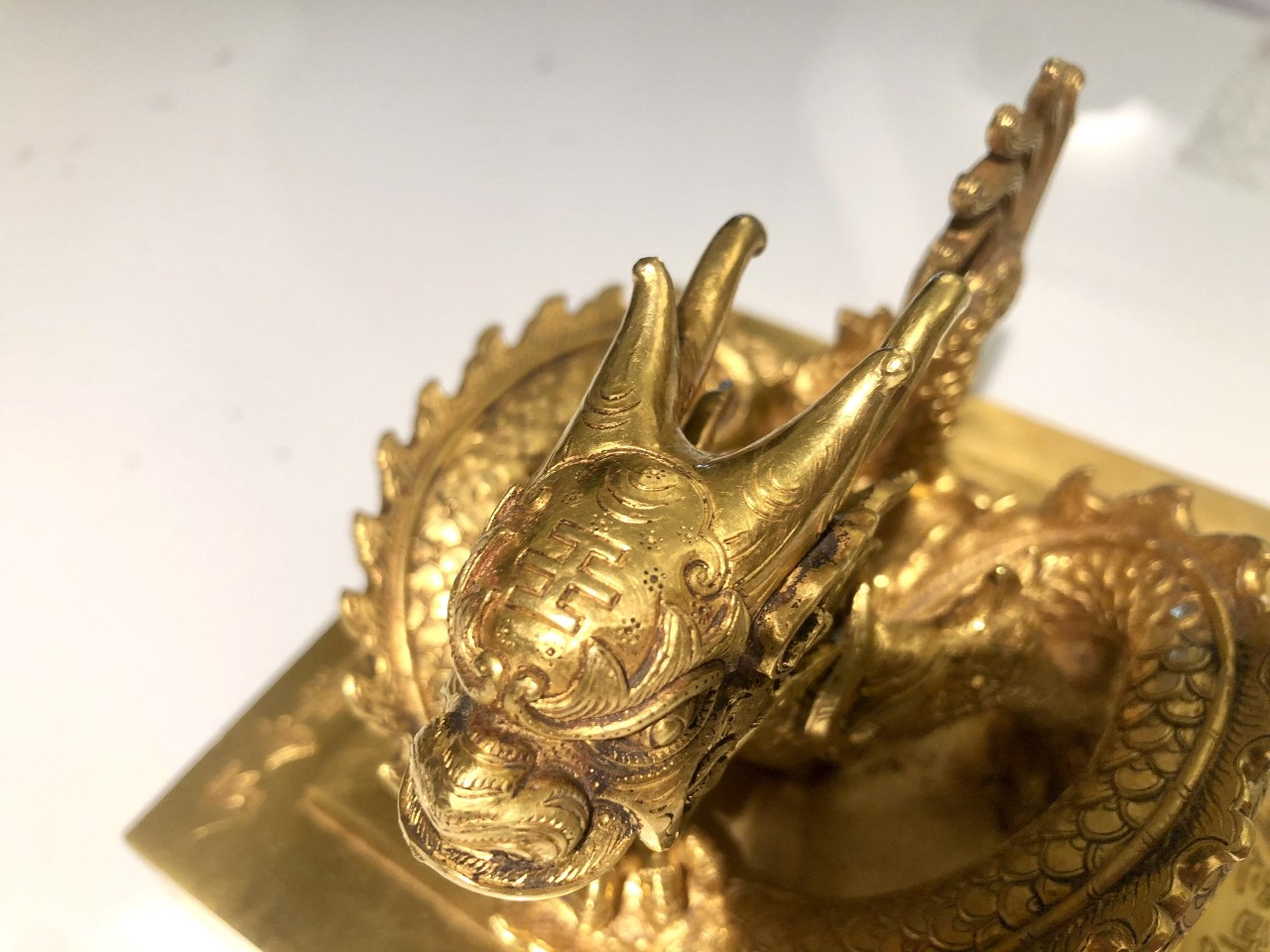 Hãng đấu giá Millon (Pháp) đồng ý chuyển giao ấn vàng “Hoàng đế chi bảo”cho Việt Nam