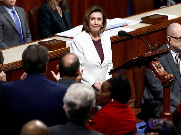 Chia tay “bà đầm thép” Nancy Pelosi