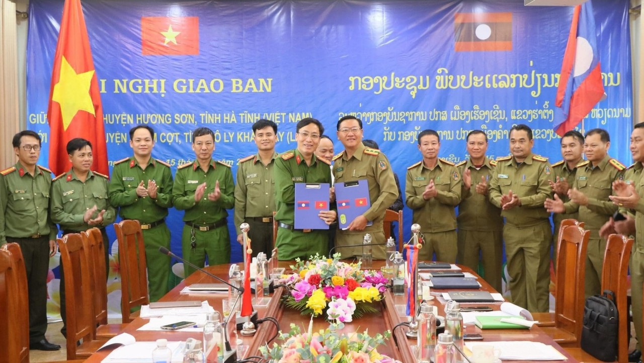 Hà Tĩnh cùng hai tỉnh Bôlykhămxay và Khăm Muộn xây dựng và củng cố thế trận an ninh vững chắc trên tuyến biên giới Việt Nam – Lào