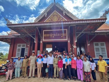 Tăng cường tình đoàn kết hữu nghị giữa hội phụ nữ các tỉnh của Việt Nam và Campuchia Tăng cường tình đoàn kết hữu nghị giữa hội phụ nữ các tỉnh của Việt Nam và Campuchia