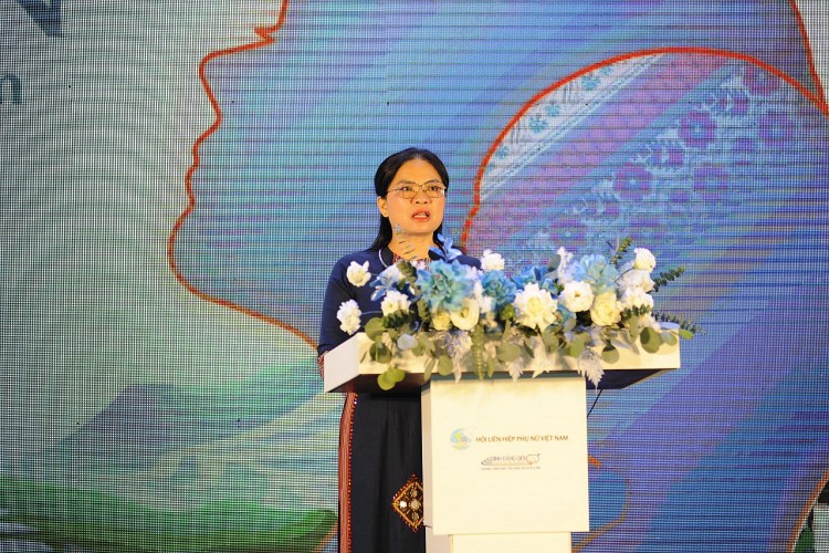  Chủ tịch Hội Liên hiệp Phụ nữ Việt Nam Hà Thị Nga phát biểu khai mạc sự kiện. Ảnh: Bá Tính.
