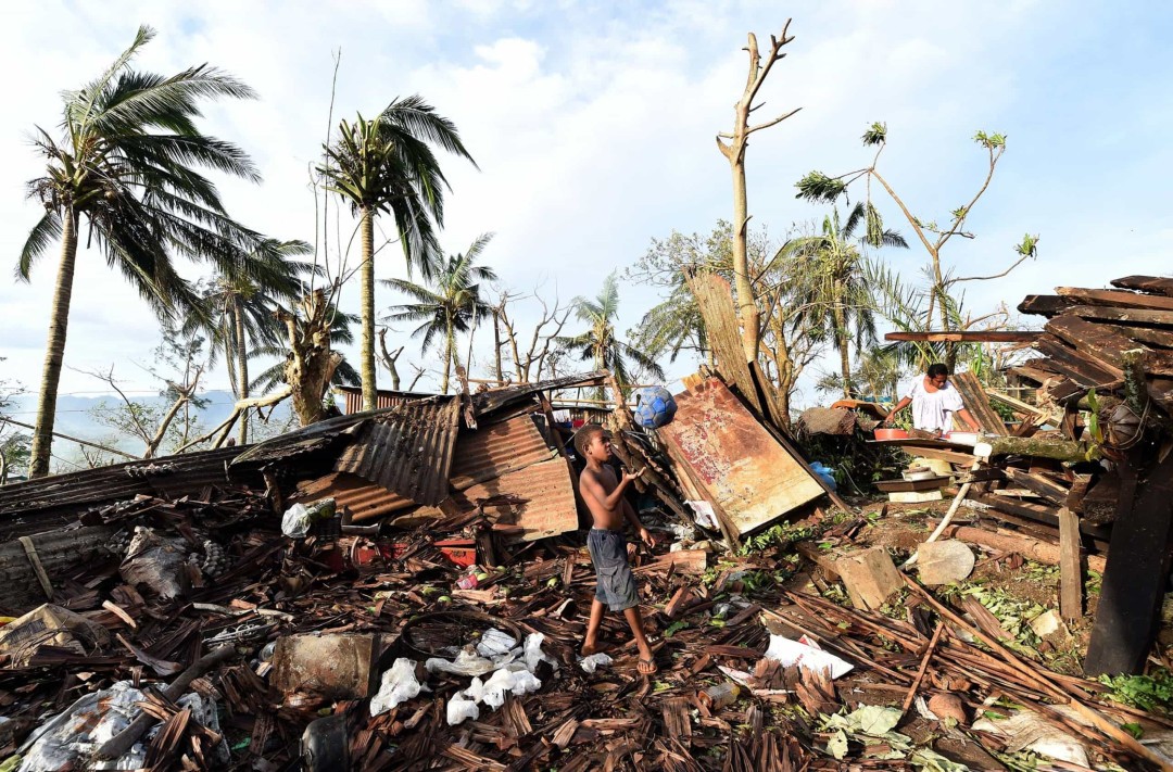 Nhiều nhà khoa học dự đoán rằng, Tuvalu có thể trở thành nơi không thể ở được trong vòng 50 đến 100 năm nữa hoặc ít hơn nếu mực nước biển tiếp tục tăng với tốc độ như hiện nay. Một số người thậm chí còn nhìn thấy viễn cảnh Tuvalu sẽ trở thành quốc gia đầu tiên biến mất do biến đổi khí hậu.