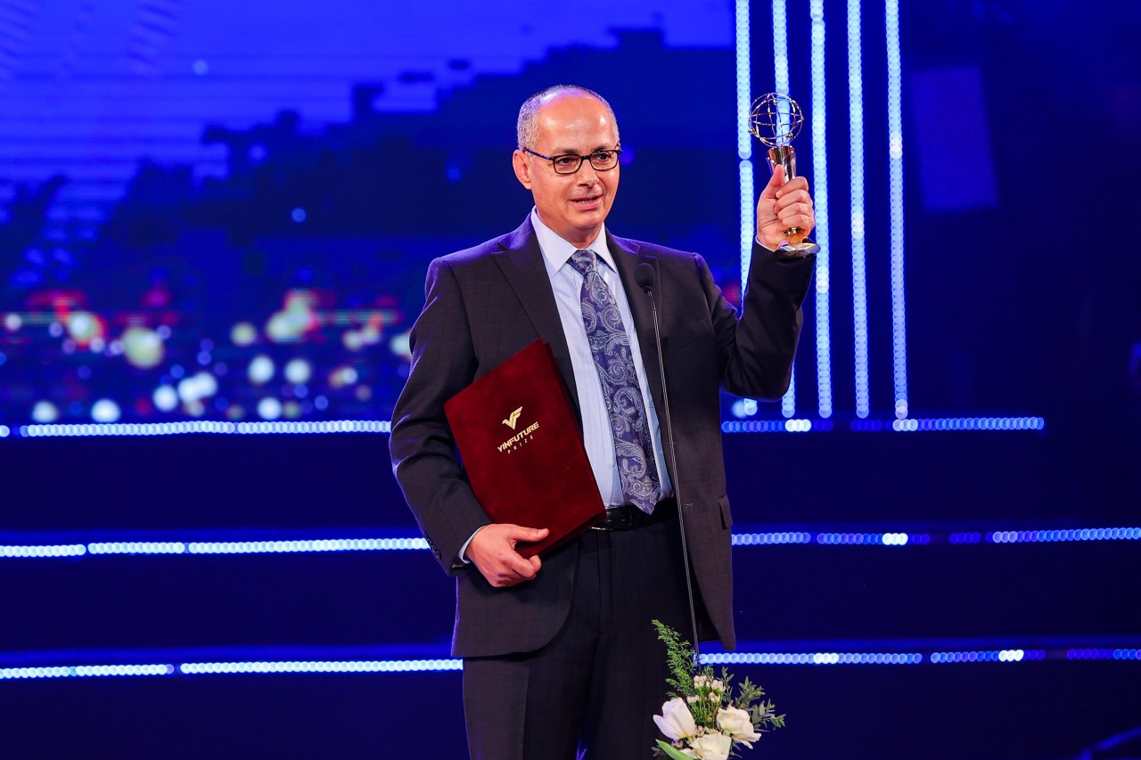 GS Yaghi tại lễ trao giải VinFuture lần đầu tiên.