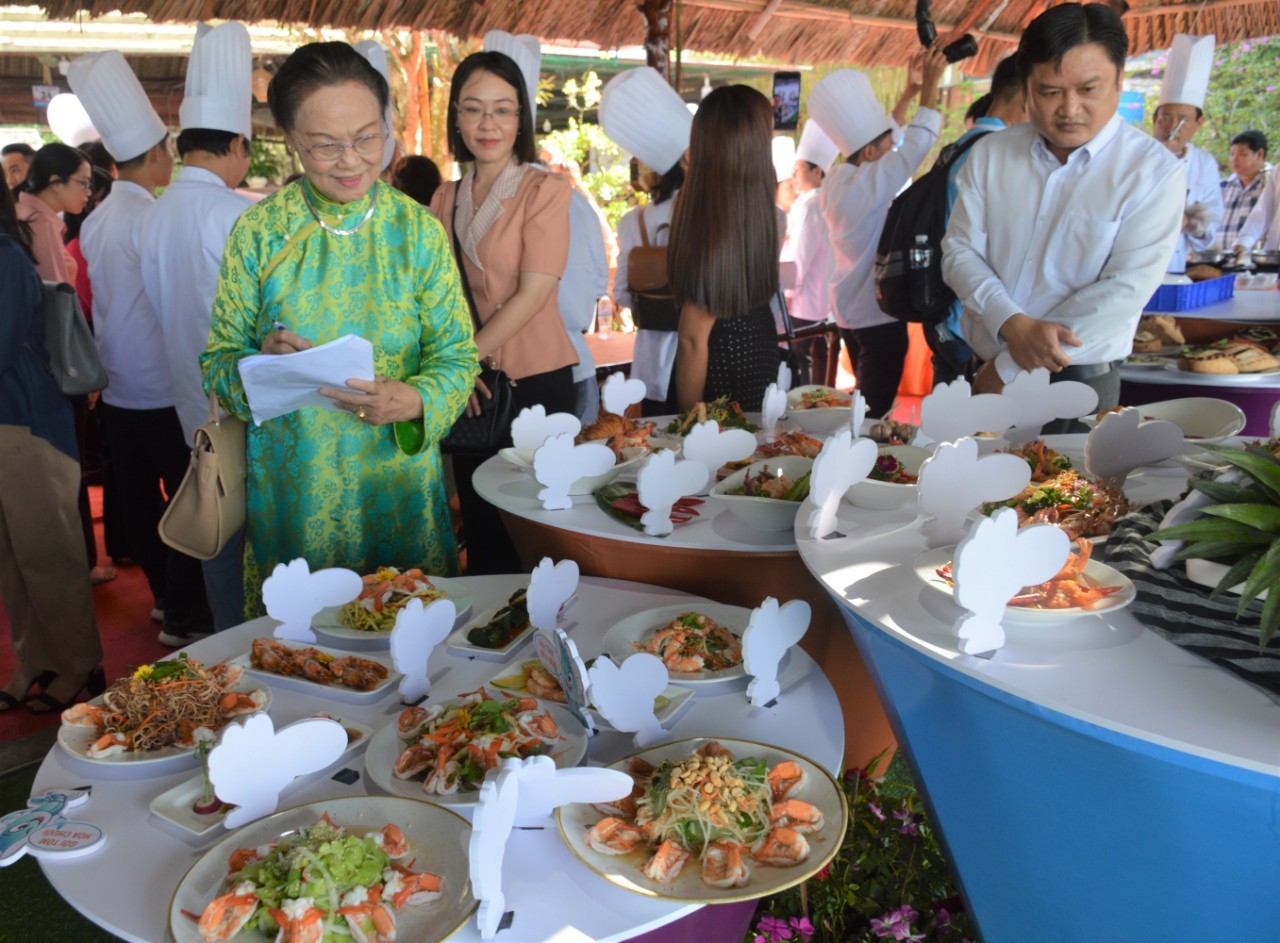 Bạc Liêu xác lập kỷ lục Việt Nam về 122 món ăn được chế biến từ tôm và muối Bạc Liêu