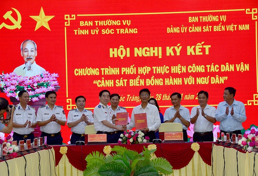 Cảnh sát biển Việt Nam ký kết đồng hành cùng ngư dân tỉnh Sóc Trăng