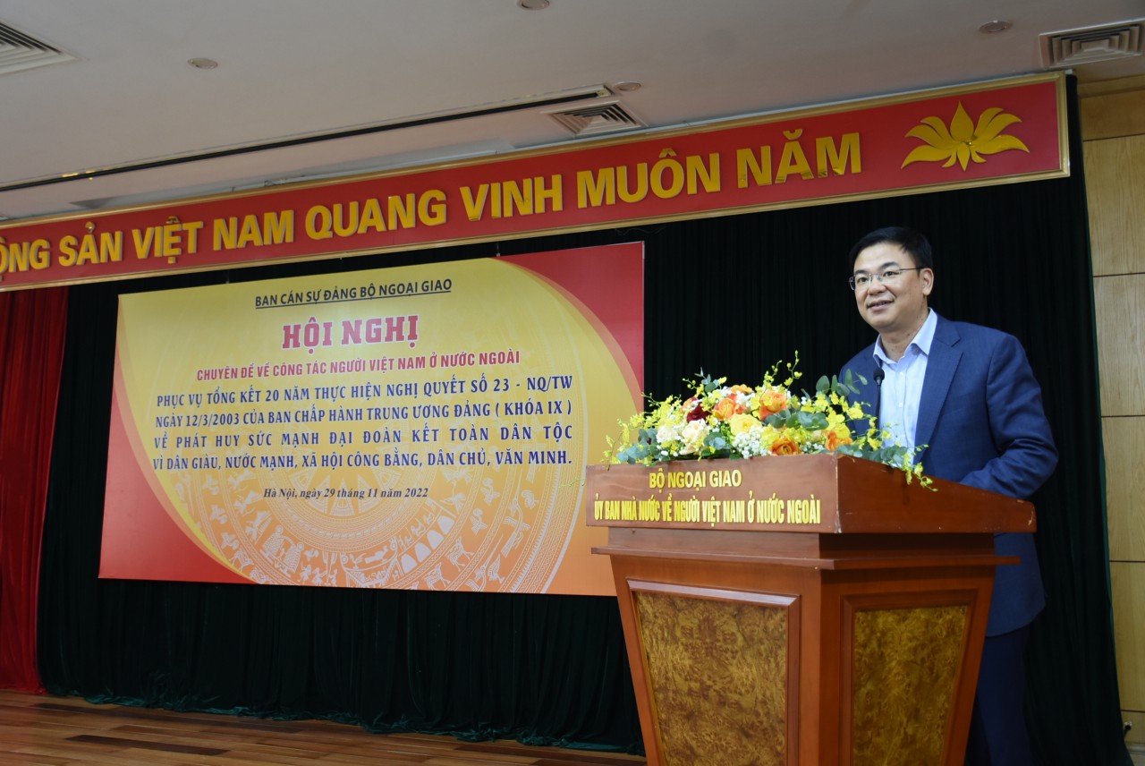 Xây dựng cộng đồng người Việt ở nước ngoài ổn định, phát triển, hội nhập thành công
