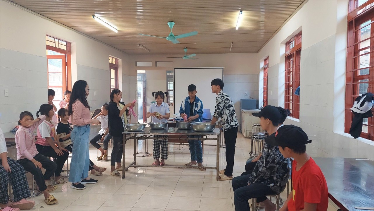 Nâng cao chất lượng sống và học tập của học sinh bán trú tại Cao Bằng
