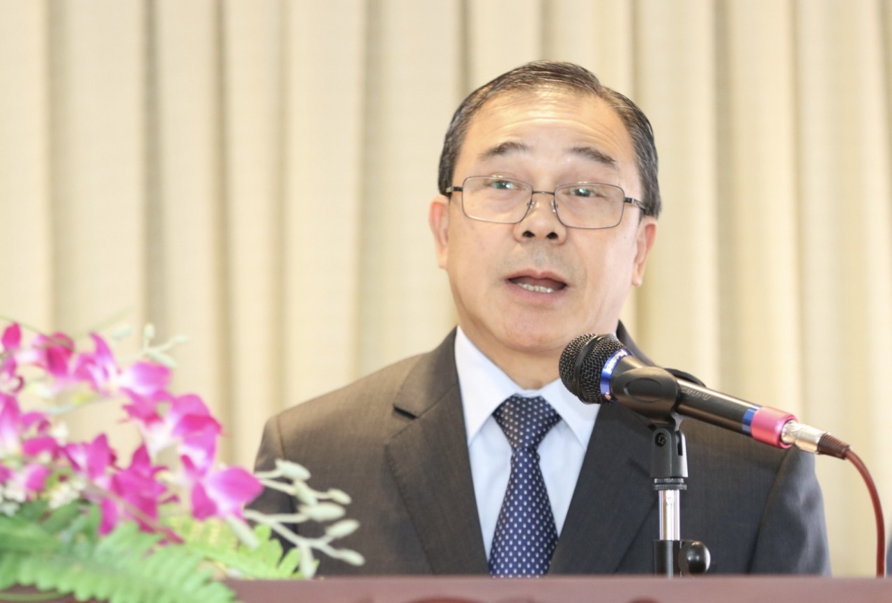 Đại sứ Sengphet Houngboungnuang phát biểu tại lễ trao học bổng (Ảnh: Thu Hà).