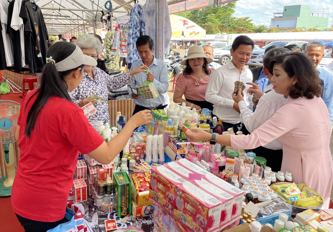 Thúc đẩy thương mại giữa tỉnh Gia Lai và Ratanakiri (Campchia)