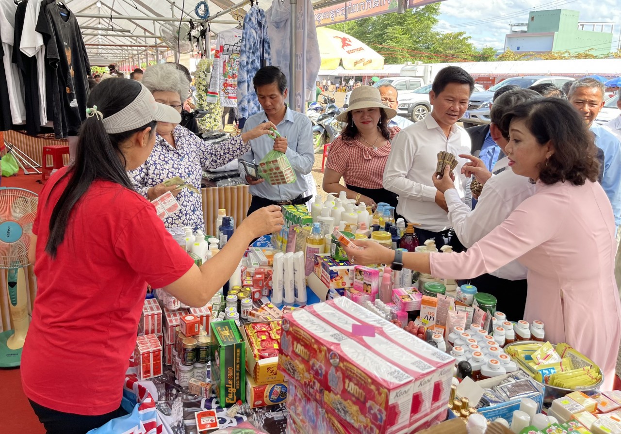 Thúc đẩy thương mại giữa tỉnh Gia Lai và Ratanakiri (Campchia)