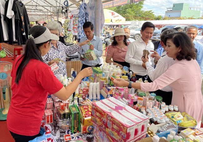 Thúc đẩy thương mại giữa tỉnh Gia Lai và Ratanakiri (Campchia)
