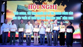 kon tum bieu duong ton vinh 55 ca nhan co uy tin trong dong bao dtts