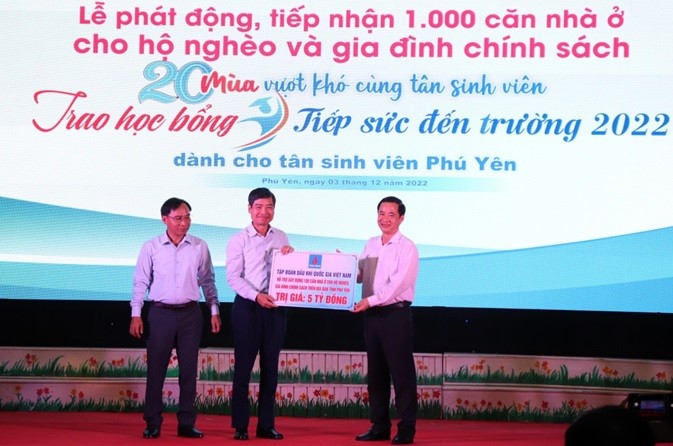 Cam kết ủng hộ 1.500 căn nhà cho hộ nghèo qua chương trình xóa nhà tạm do tỉnh Phú Yên phát động