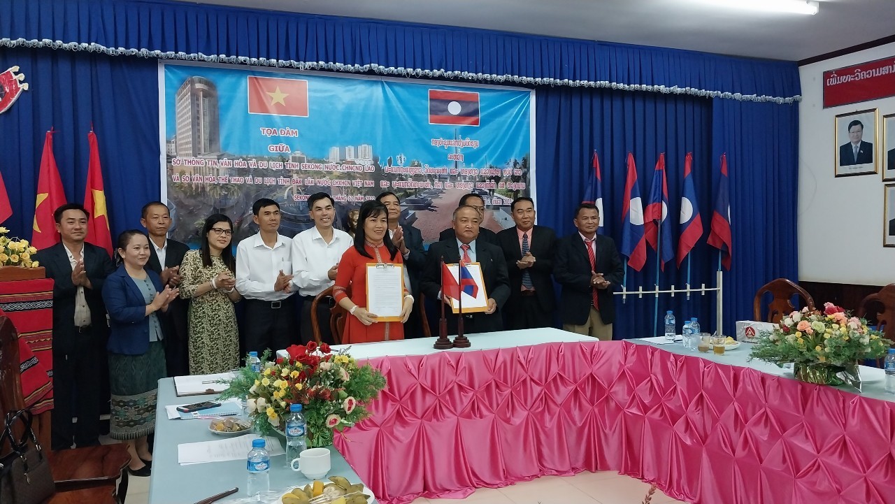 Đắk Lắk và Sê Kông (Lào) chia sẻ kinh nghiệm và ký kết hợp tác về Văn hóa - Du lịch