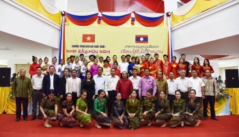 Đắk Lắk và Sê Kông (Lào) chia sẻ kinh nghiệm và ký kết hợp tác về Văn hóa - Du lịch