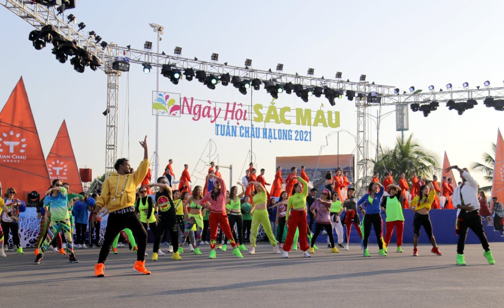Carnaval mùa Đông – Ngày hội sắc màu Tuần Châu 2021 tạo được nhiều dấu ấn trong lòng du khách. (Ảnh: Minh Hà)