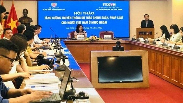 Tăng cường công tác thông tin, truyền thông dự thảo chính sách pháp luật cho người Việt Nam ở nước ngoài