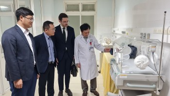 Đại sứ quán Ba Lan viện trợ máy móc, thiết bị y tế cho tỉnh Nghệ An