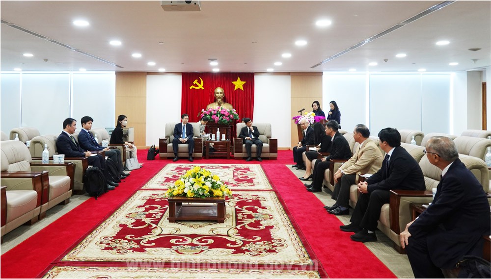  Chủ tịch UBND Võ Văn Minh tiếp và làm việc với Đoàn công tác JICA (Ảnh: binhduong.gov.vn).