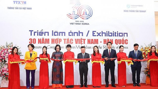Triển lãm ảnh “30 năm hợp tác Việt Nam - Hàn Quốc”