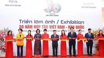 Triển lãm ảnh “30 năm hợp tác Việt Nam - Hàn Quốc”