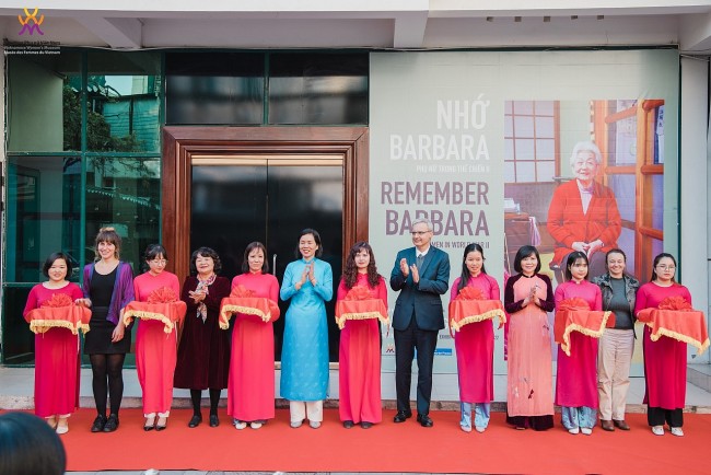 Tác giả người Pháp kể câu chuyện của 14 phụ nữ đi qua chiến tranh thế giới thứ 2