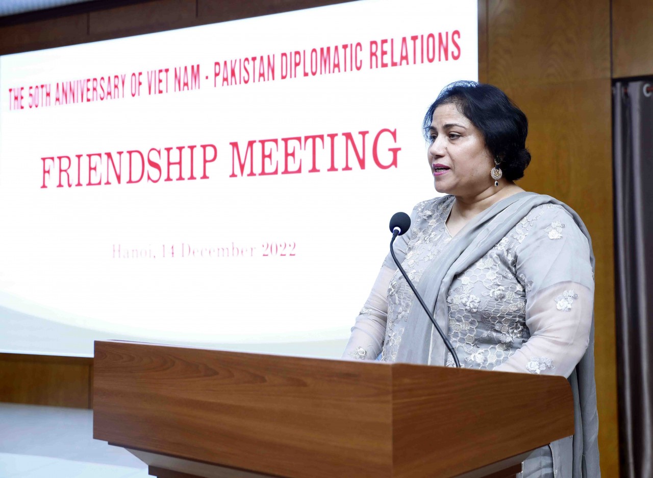 Đại sứ Pakistan tại Việt Nam Samina Mehtab phát biểu tại sự kiện.