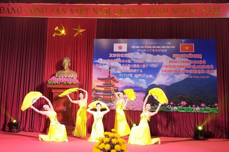 Giao lưu hữu nghị nhân ngày Lễ Tạ ơn người lao động Nhật Bản tại Vĩnh Phúc Giao lưu hữu nghị nhân ngày Lễ Tạ ơn người lao động Nhật Bản tại Vĩnh Phúc