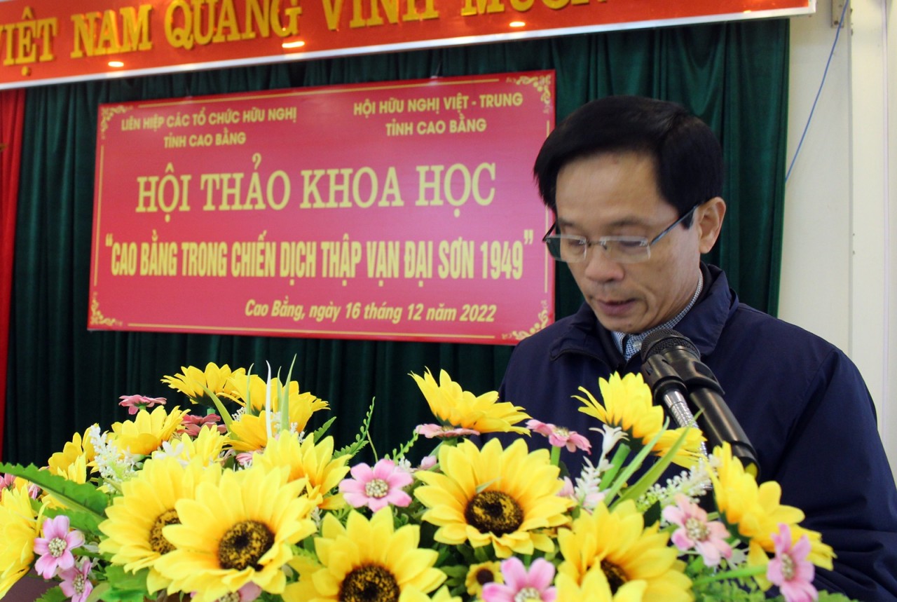 Đồng chí Đàm Văn Eng, Chủ tịch LHCTCHN tỉnh phát biểu tại Hội thảo