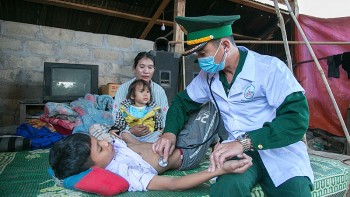 Ấm tình quân dân nơi biên giới Việt-Lào