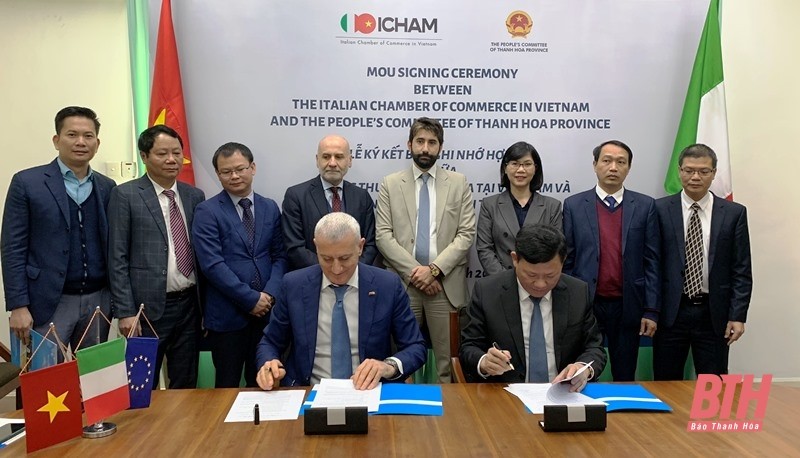 UBND tỉnh Thanh Hóa ký kết bản ghi nhớ hợp tác với Phòng Thương mại Italia tại Việt Nam (Ảnh: Báo Thanh Hóa).