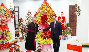 Lãnh đạo Bộ, Ban, tỉnh đến thăm và chúc mừng Tổng Giáo phận Huế nhân dịp Giáng sinh