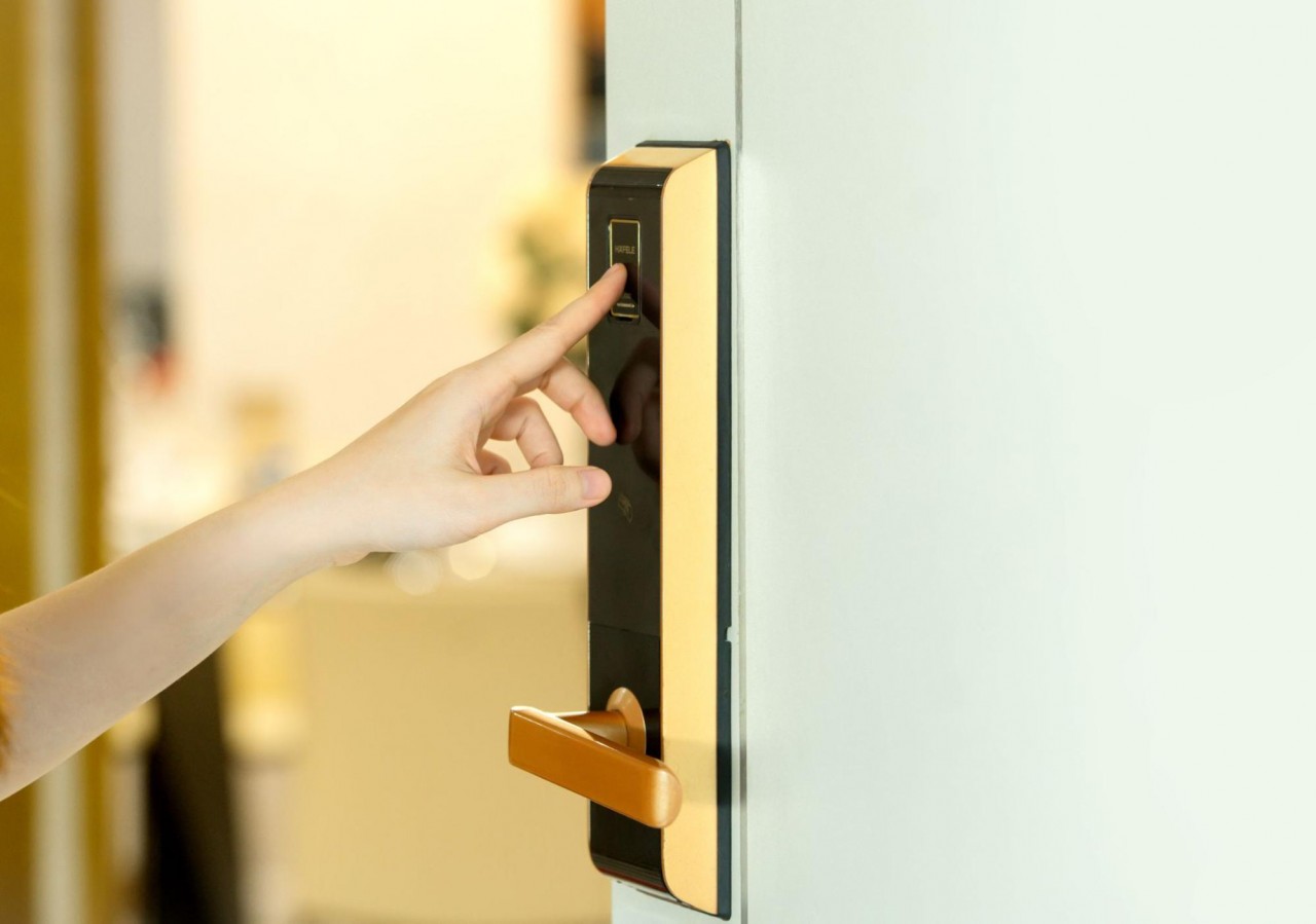 Bộ khóa cửa thông minh (Smart Lock) được sử dụng trong tất cả các căn hộ của Sunshine Homes, giúp gia tăng sự tiện lợi và tuyệt đối đảm bảo an toàn, an ninh