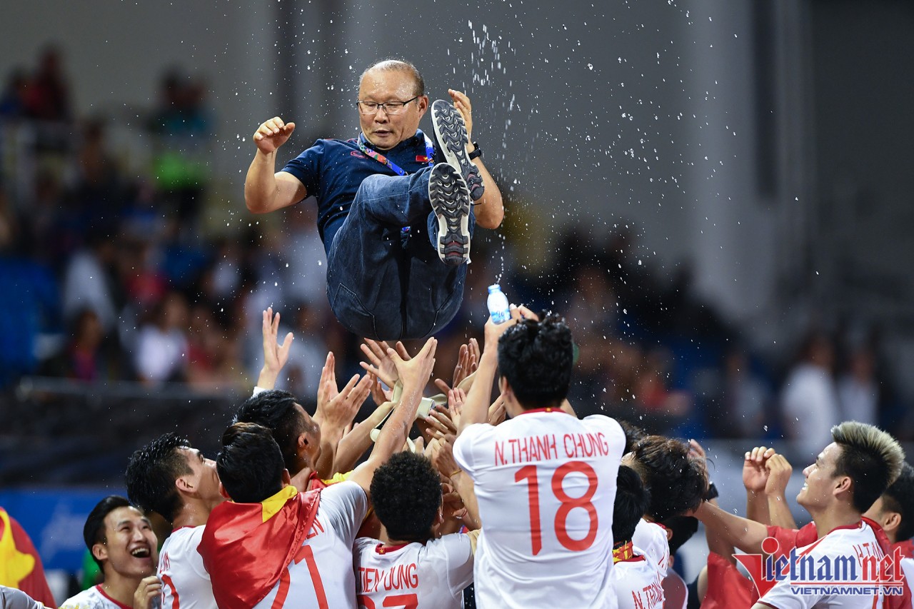 Ông Park Hang Seo đã đưa bóng đá Việt Nam sang trang mới