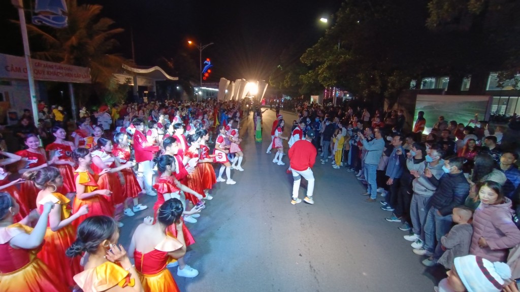 S&ocirc;i động Lễ hội Carnaval m&ugrave;a đ&ocirc;ng Hạ Long 2022