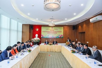 Tiếp thu tâm tư, nguyện vọng của kiều bào Tiếp thu tâm tư, nguyện vọng của kiều bào