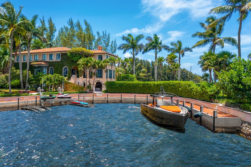 Một biệt thự biển tại Miami – Mỹ (nguồn Zingnews).