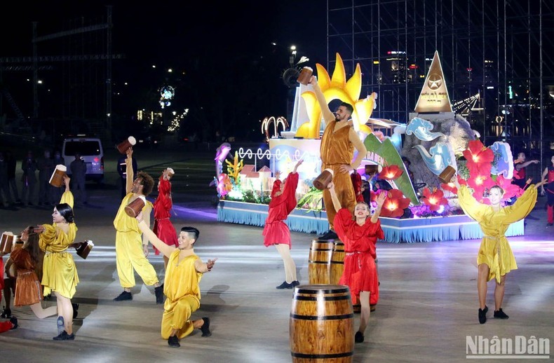 Festival hoa Đà Lạt năm 2022: Sôi động Lễ hội Carnaval đường phố  | Lễ hội | Vietnam+ (VietnamPlus)