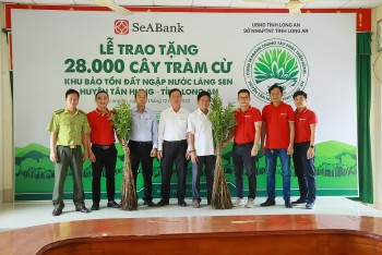 SeABank trao tặng 28.000 cây tràm cừ hỗ trợ Khu Bảo tồn Đất ngập nước Láng Sen SeABank trao tặng 28.000 cây tràm cừ hỗ trợ Khu Bảo tồn Đất ngập nước Láng Sen