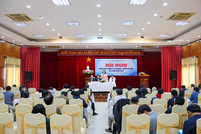 Quảng Ngãi chi trả hơn 577 tỷ đồng cho hơn 93 ngàn đối tượng bảo trợ xã hội Quảng Ngãi chi trả hơn 577 tỷ đồng cho hơn 93 ngàn đối tượng bảo trợ xã hội