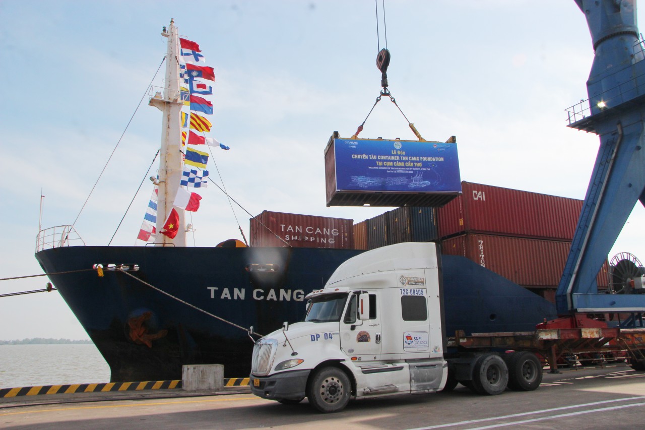 Tái khởi động tuyến tàu Container nội địa vào cụm cảng Cần Thơ
